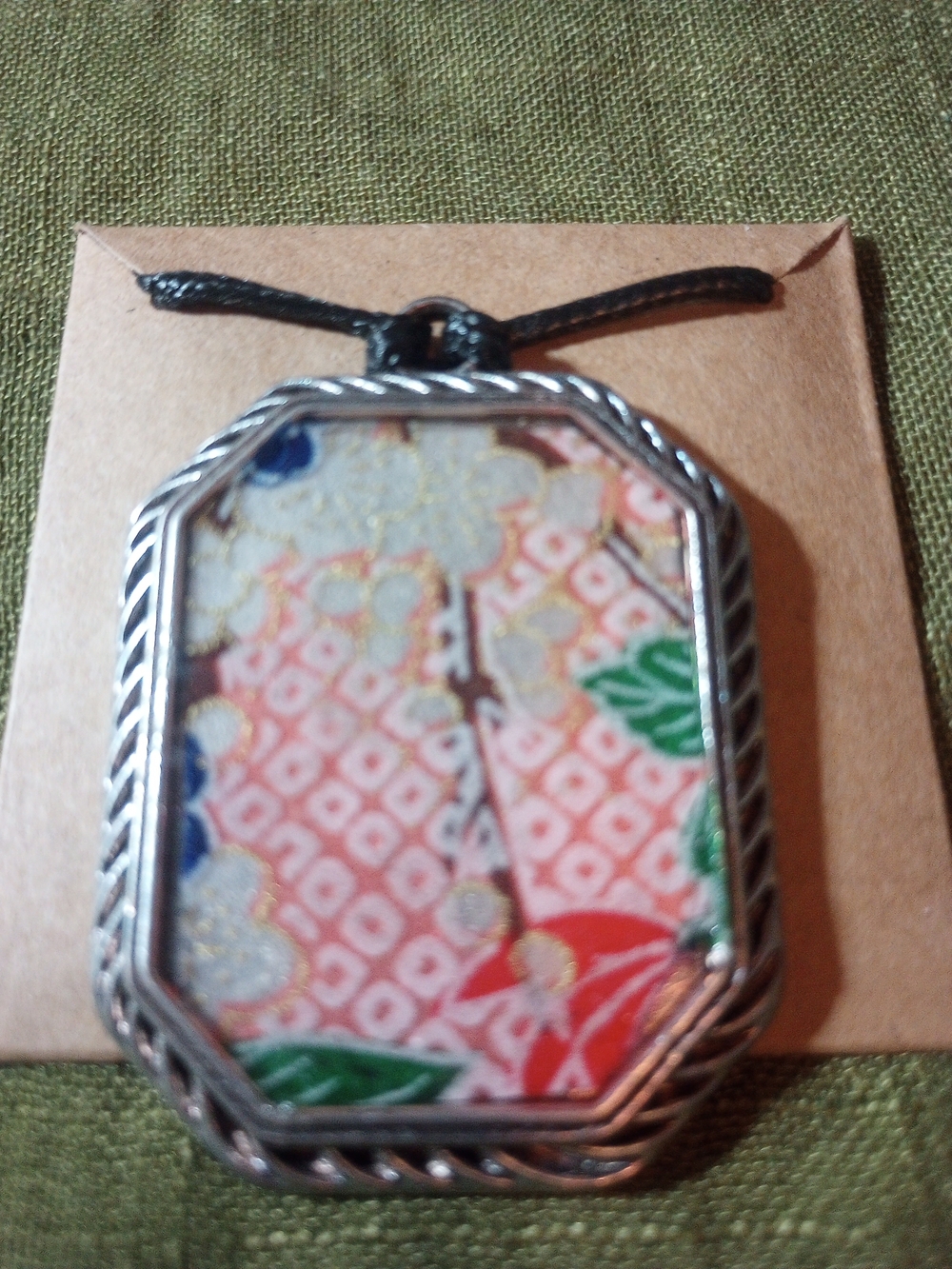 Handmade Floral Pattern Pendant Necklace - Picture 3 of 4